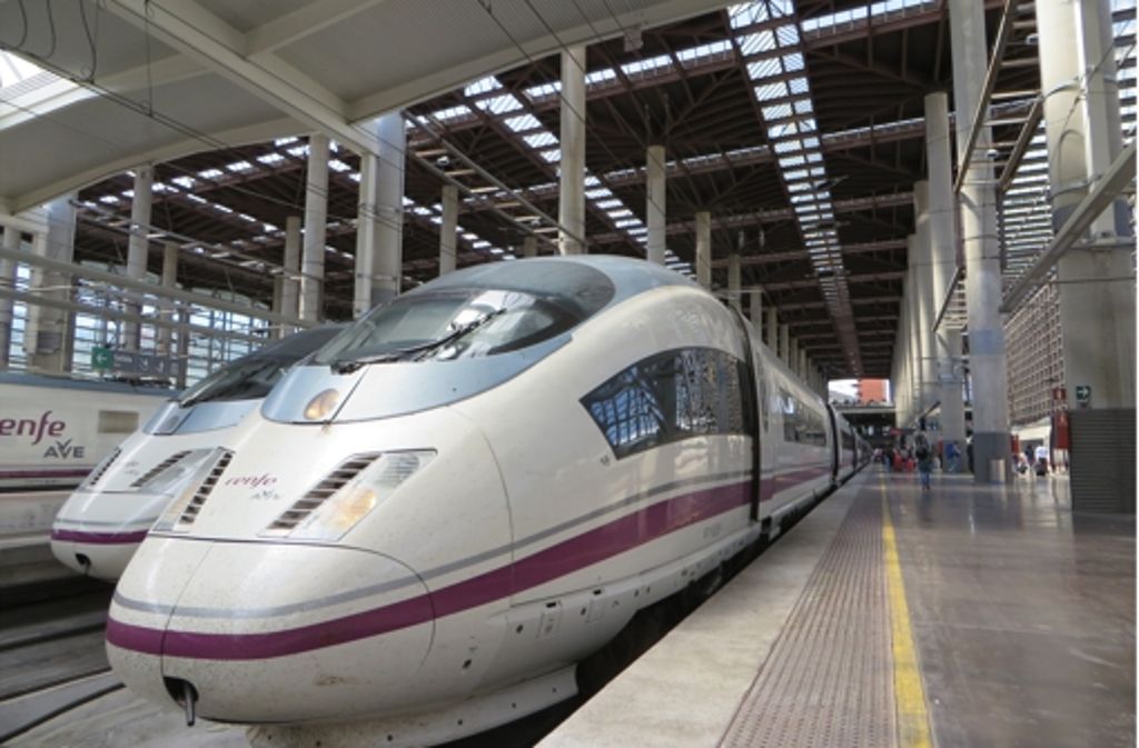 Der Bahnhof in Barcelona: die spanische Bahn zeigt sich mit den Hochgeschwindigkeitszügen auf der Strecke nach Madrid in Bestform. Dort erreichen sie ein Tempo von 300 Kilometern pro Stunde.