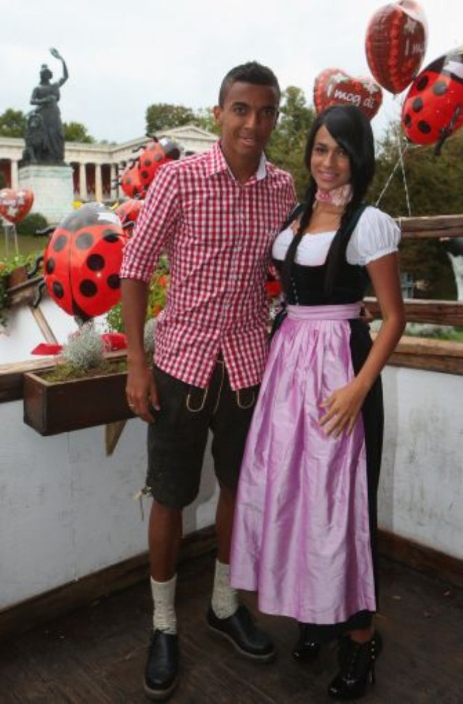 Milena und ihr Partner Luiz Gustavo (Bayern München) auf dem Oktoberfest.