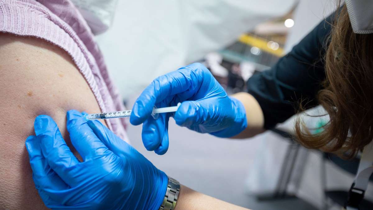  Die Stadt will Prominente für eine Impfkampagne einspannen, um die Zahl der Impfungen in Stuttgart zu steigern. OB Frank Nopper zieht zudem einen begleitenden Impfbrief an alle Bürger in Erwägung. 