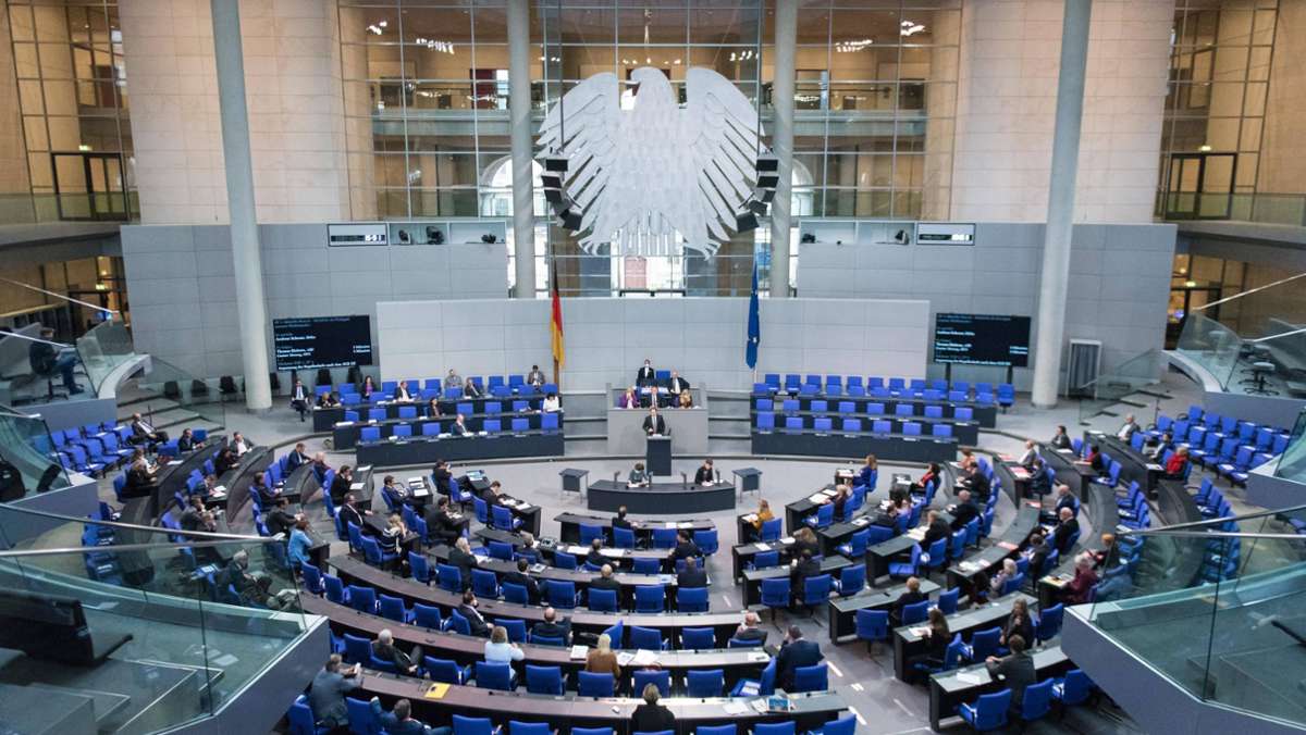 Politik in der Coronakrise: Bundestag will sich Rechte zurückholen