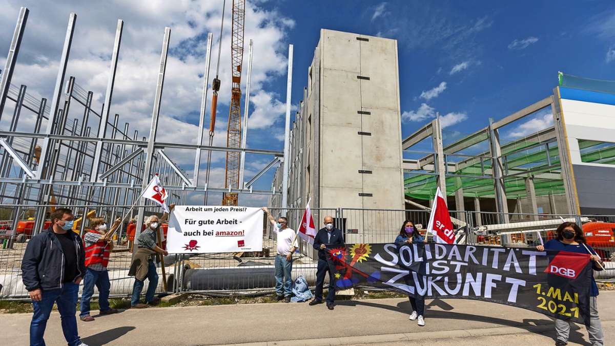 Gewerkschaften rufen zur 1.Mai-Kundgebung am Samstag in Sindelfingen auf – und das ganz bewusst vor der Amazon-Baustelle in Darmsheim. 