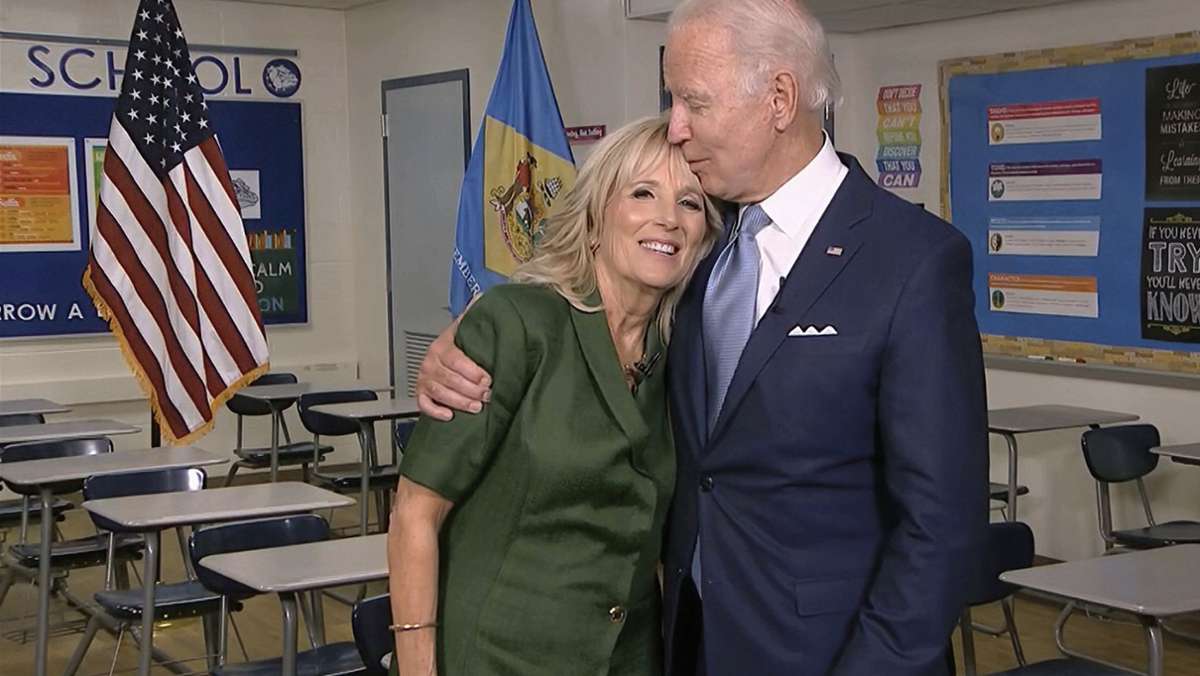  „Lehrerin zu sein ist nicht, was ich tue, es ist, was ich bin“: Jill Biden schlüpfte eher widerwillig in die Rolle der Politikergattin. Wer sie kennt, beschreibt sie als bodenständigen Familienmensch mit Sinn für Humor. 