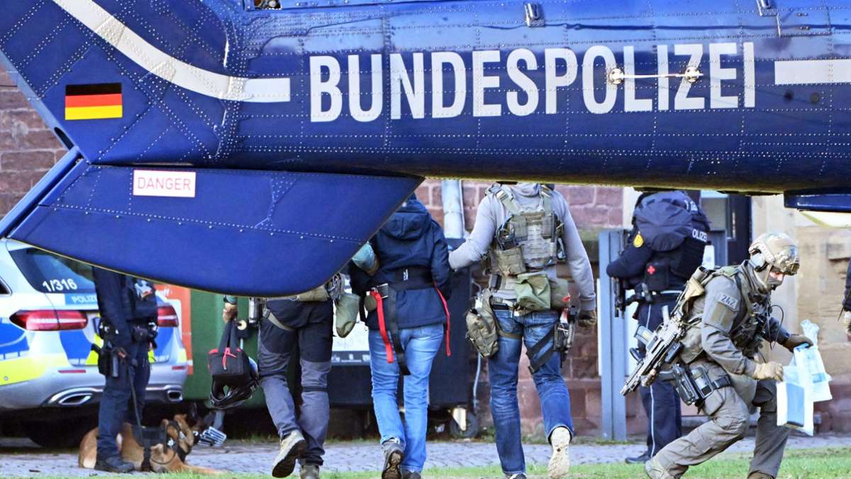 RAF-Fahndung: Haftbefehl von Bundesanwaltschaft gegen RAF-Mitglied Klette in Karlsruhe eröffnet