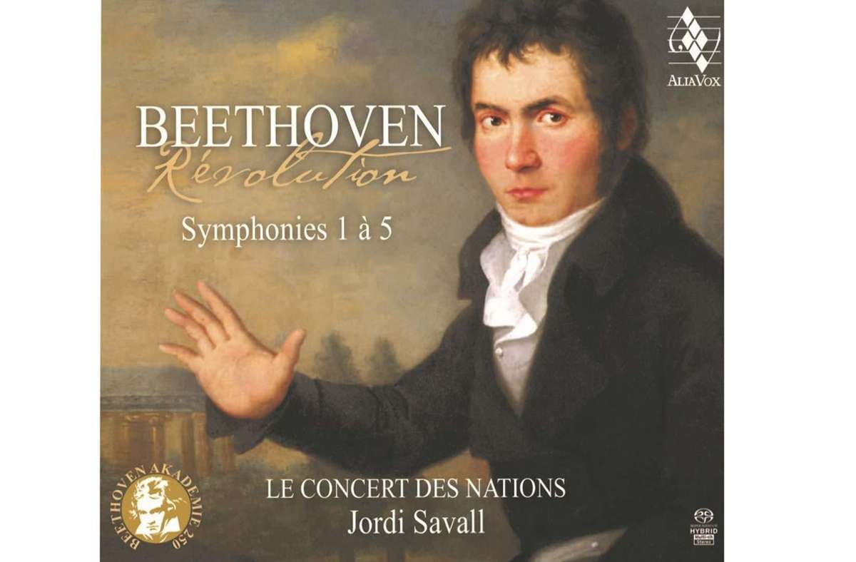 Beethoven: Sinfonien Nr. 1–5. Le Concert des Nations, Jordi Savall. Alia vox Sensationell! Derart klanglich ausdifferenziert und kammermusikalisch durchgearbeitet hat man diese Sinfonien noch nicht gehört. Klangtechnisch brillant. (fab) Savalls kristallin spielendes Originalklang-Orchester wurde so direkt aufgenommen, dass man den Musikern und Beethoven dicht auf die Pelle rückt. (ben)