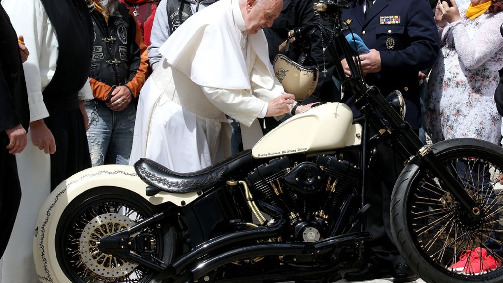 „Papst-Harley“: Deutsche Biker schenken Papst eine Harley-Davidson