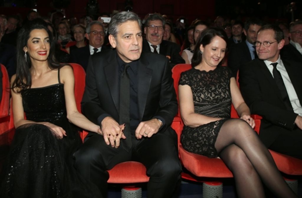 Von links: Amal und George Clooney mit Claudia und Michael Müller