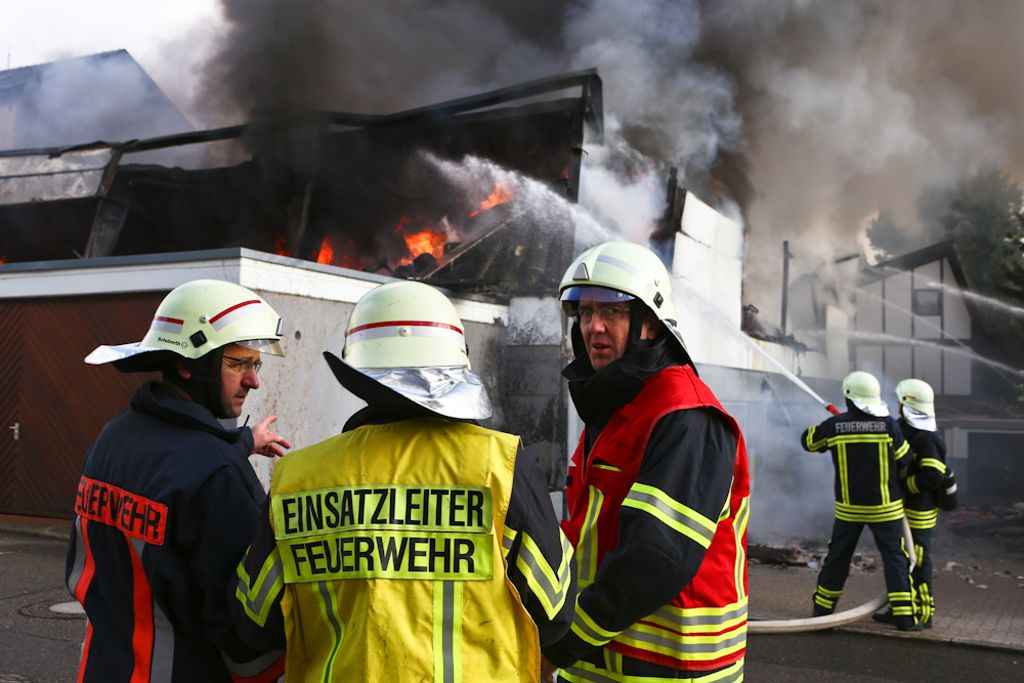 Brand einer Lagerhalle in Waiblingen-Hegnach