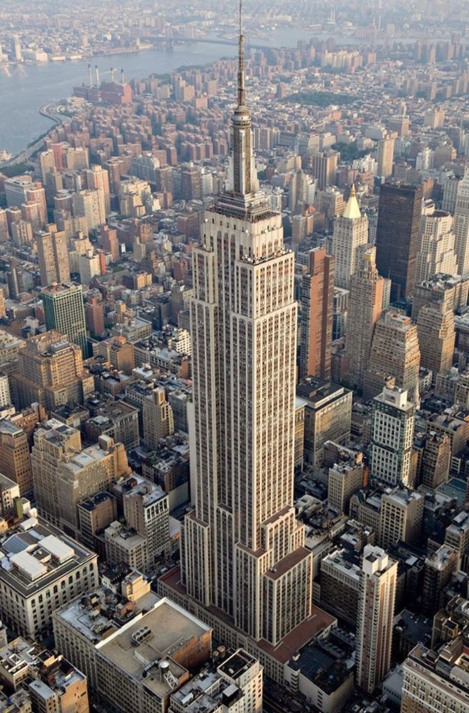 Bis 1954 war das Empire State Building das höchste Bauwerk der Erde, bis es 1967 vom Moskauer Fernsehturm überragt wurde.