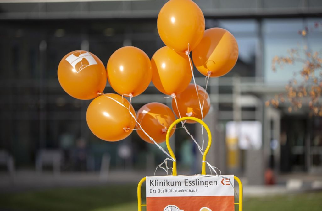 Luftballons zeigten den fast 10 000 Besuchern den Weg ins Klinikum.