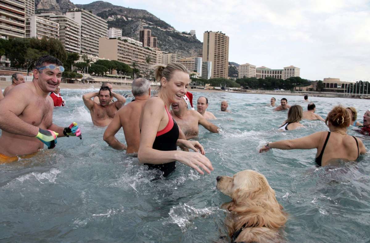 Ins Wasser geht die Südafrikanerin bald nur noch für den guten Zweck. 2007 beendet sie ihre Schwimmkarriere - Schulterprobleme lautet die offizielle Begründung.