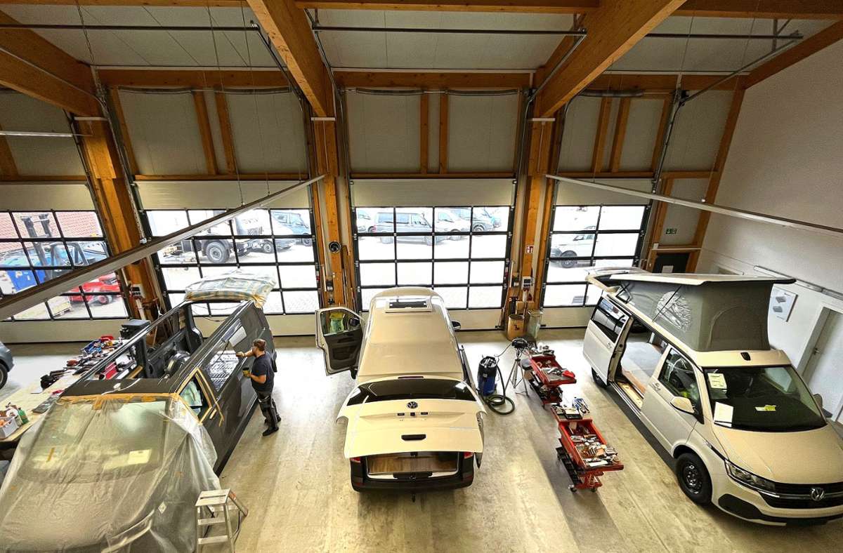In der Upfinger Werkstatt werden pro Monat drei Fahrzeuge komplett umgebaut.