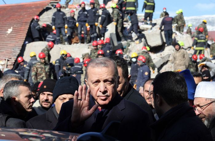 Die Kritik an Präsident Erdogan wächst: Wahlkampf im Trümmerfeld