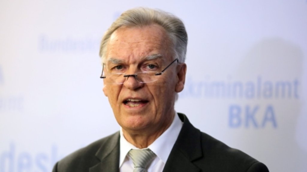  Hatt der frühere BKA-Präsidenten Jörg Ziercke unerlaubt Informationen über den Fall Edathy weitergegeben? Ziercke muss am Donnerstag vor dem Untersuchungsausschuss des Bundestags Rede und Antwort stehen. 
