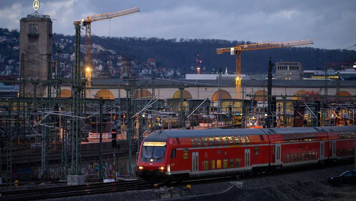  Im Dezember 2025 soll nicht nur Stuttgart 21 in Betrieb gehen, dann soll der Schienenknoten Stuttgart und der größte Teil des S-Bahn-Netzes mit digitaler Technik gesteuert werden. Dafür gibt es jetzt Geld von der EU. 