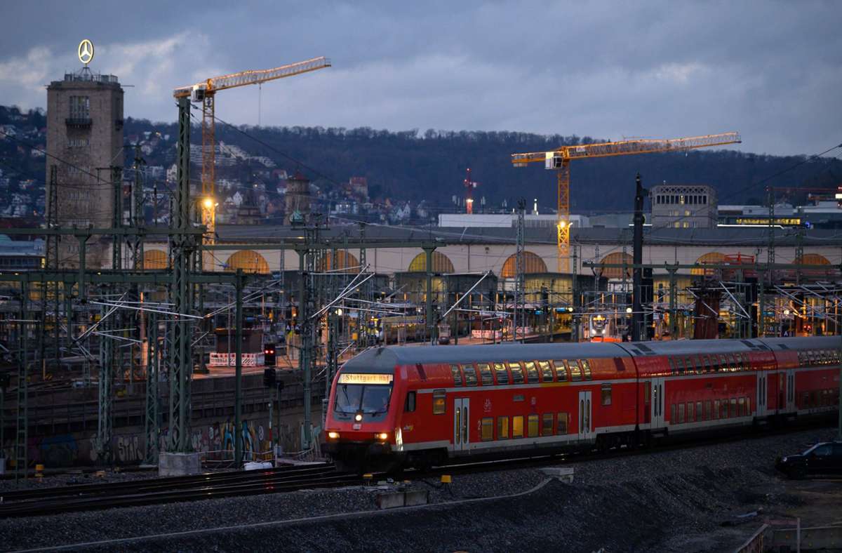 Regionalzüge werden für die moderne Signaltechnik ETCS umgerüstet. Foto: dpa/Sebastian Gollnow
