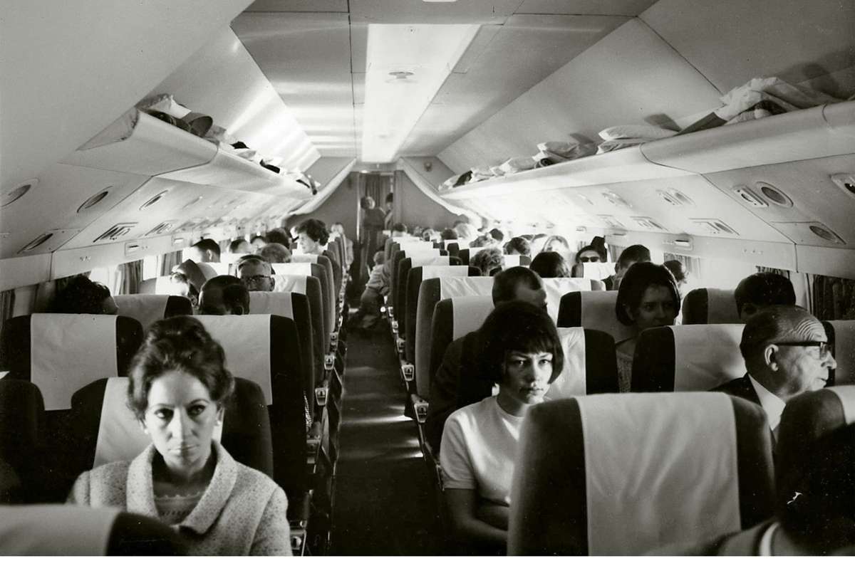 Flug in den Sommerurlaub mit einer Chartermaschine 1965 nach Mallorca Die Treppe zur Abflughalle des im Jahr 2000 abgerissenen Terminals 3