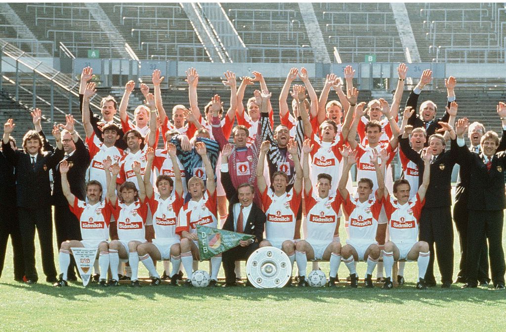VFB Stuttgart 1987/1988  Mannschaftskarte nicht signiert 393055 