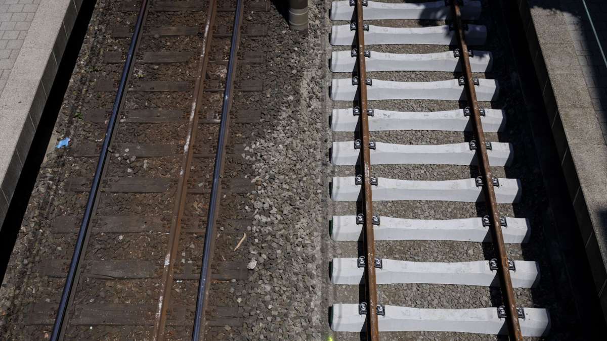 Karlsruhe: Straßenbahn kollidiert mit neunjährigem Jungen
