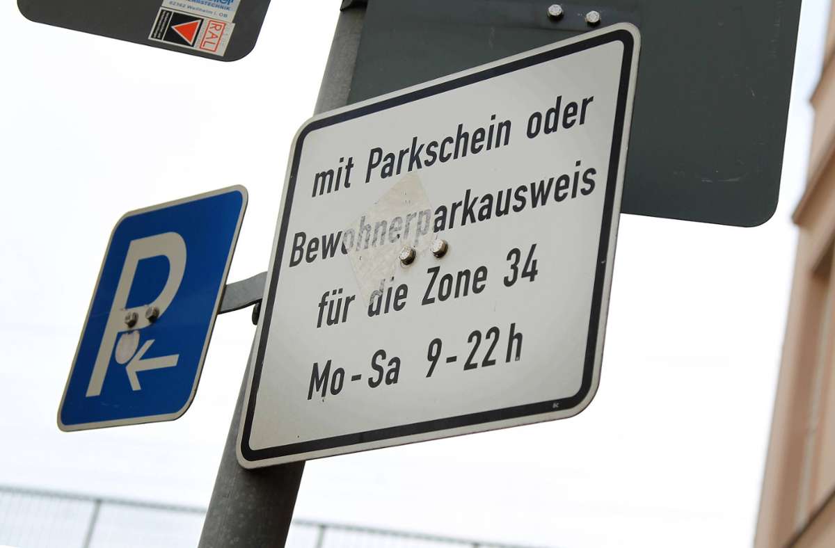 Der Bewohnerparkausweis könnte in vielen Städten bald teurer werden (Symbolbild) Foto: imago/Andreas Gora/Gora