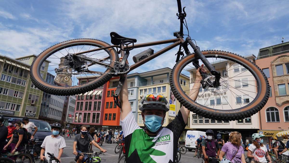 Demo in Stuttgart: Mountainbiker fordern legales Streckennetz