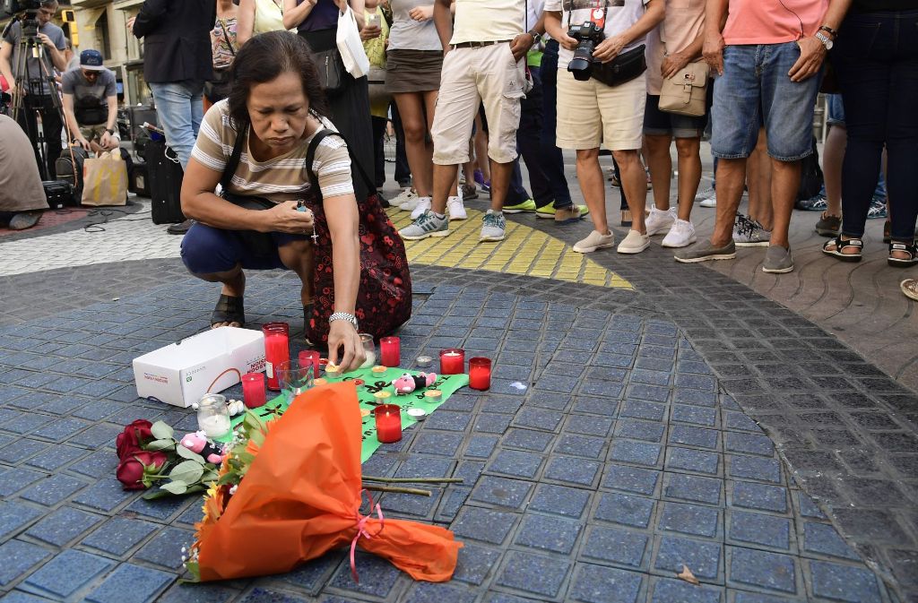 Die Menschen trauern um die Opfer des Anschlags von Barcelona.