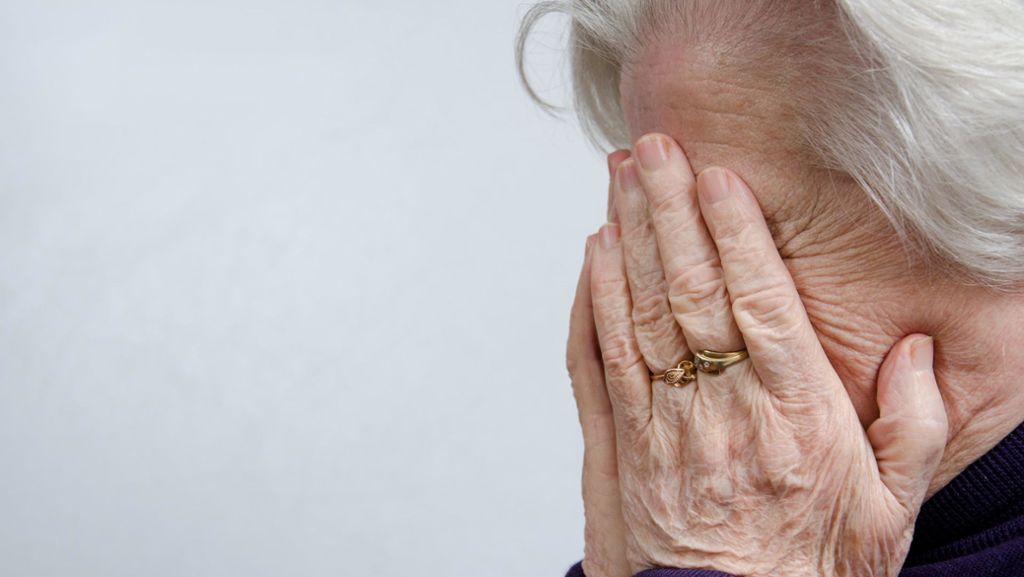 Pflegeheim im Kreis Karlsruhe: Pflegehelfer soll Seniorinnen misshandelt und gefilmt haben