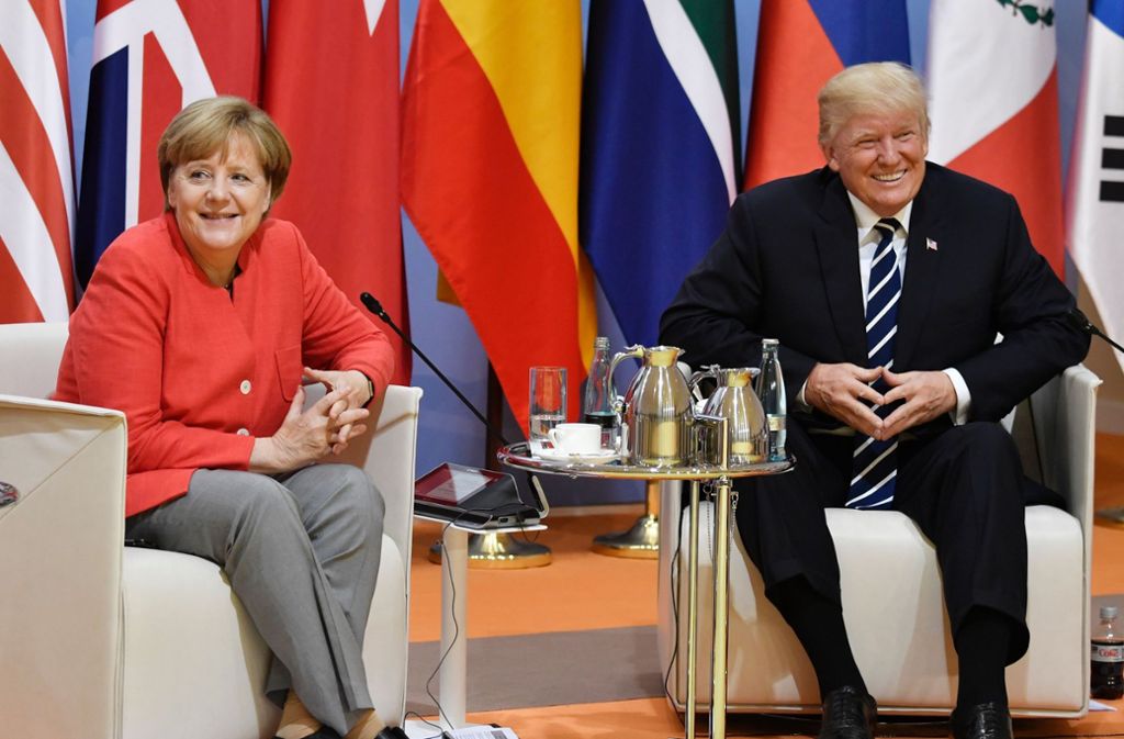 Ob diese beiden Herrschaften von den Protesten überhaupt etwas mitbekommen haben: Bundeskanzlerin Merkel und US-Präsident Trump.