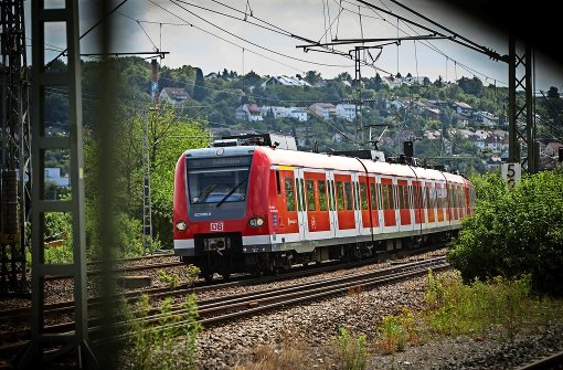 Kritiker bemängeln die Unpünktlichkeit der Bahnen und den schlechten Zustand der technischen Infrastruktur. Foto: Lichtgut/Achim Zweygarth