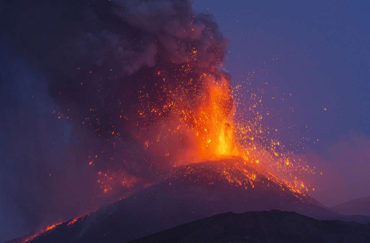 In Italien ist der Vulkan Ätna auf Sizilien erneut ausgebrochen.