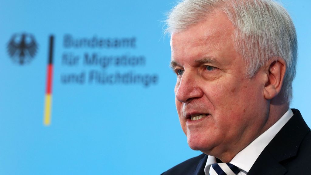Pläne zu beschleunigter Abschiebung: Seehofer hat auch die Bayern-Wahl im Blick