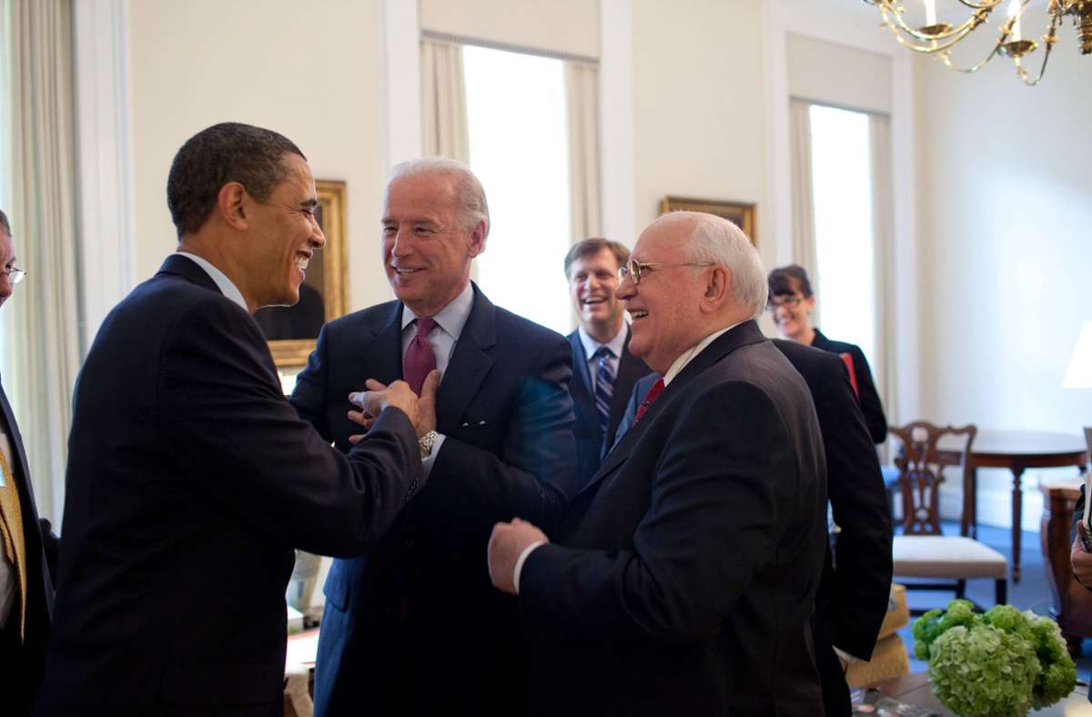 Obama, Biden und Gorbatschow im Jahr 2009. Weitere Bilder aus dem Leben des letzten Sowjet-Präsidenten gibt es in unserer Fotostrecke.