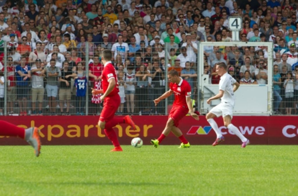 Lukas Podolski (Mitte) kickte mit.