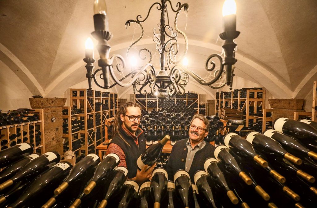 Ein Blick in die Schatzkammer: Zahllose Weine lagern im Keller der Dautels. 24 Flaschen pro Lage und Jahrgang heben sie auf – für besondere Anlässe.