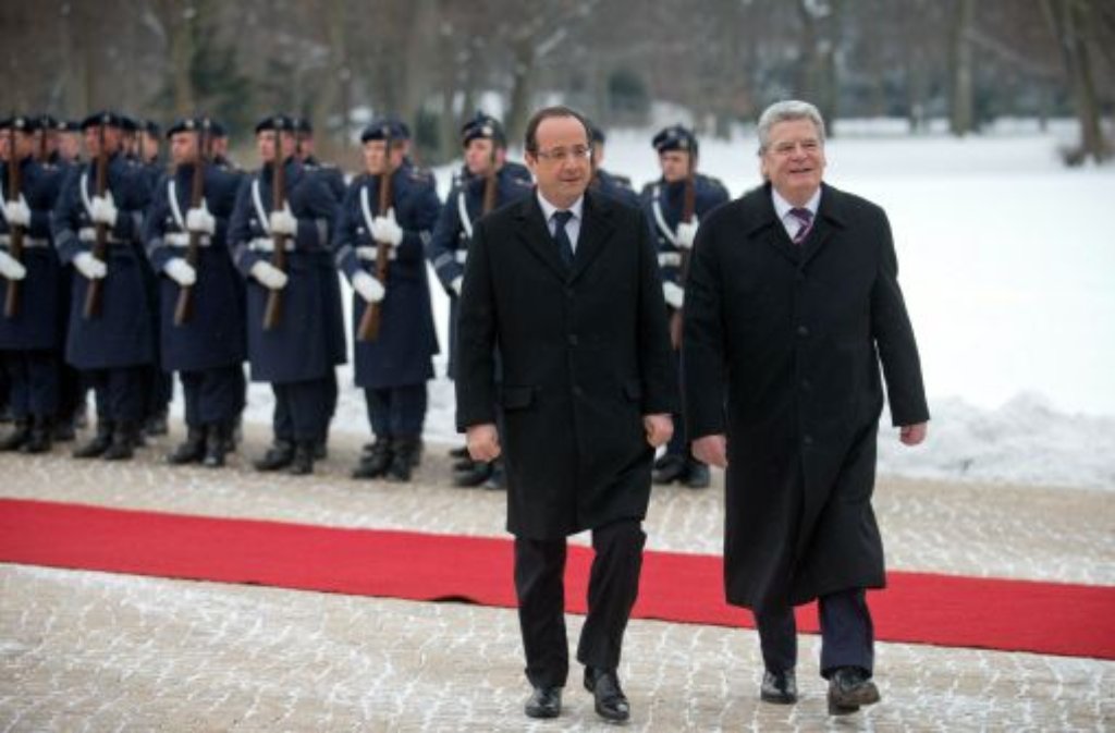 Bundespräsident Joachim Gauck und der französische Staatspräsident Francois Hollande am Schloss Bellevue