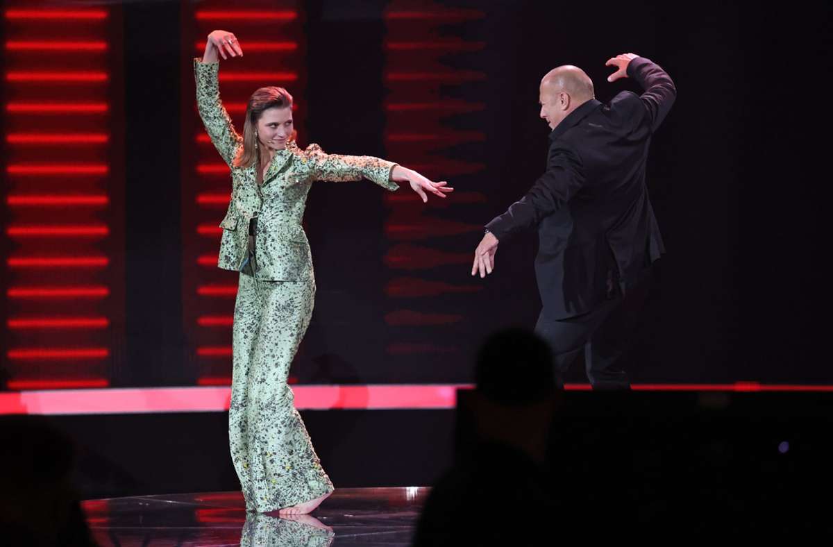 Heino Ferch und Svenja Jung legen den Tanz aus „Pulp Fiction“ hin.
