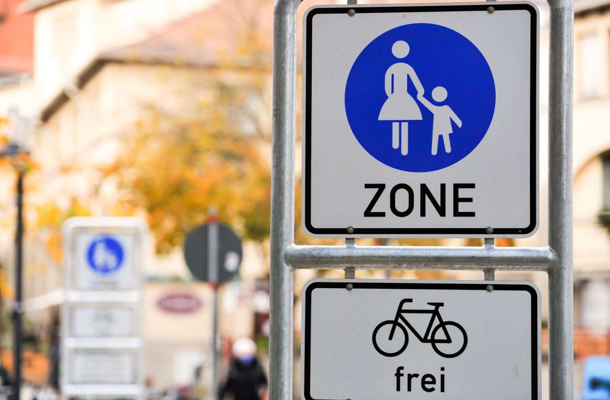 Mobilität: Experten fordern daher, stärker auf öffentlichen Nahverkehr, Rad- und Fußverkehr oder Car-Sharing zu setzen. 40 bis 50 Prozent der Autofahrten in deutschen Großstädten haben eine Strecke von weniger als fünf Kilometer – und fallen damit in einen Bereich, in dem Fahrradfahren gut möglich wäre.
