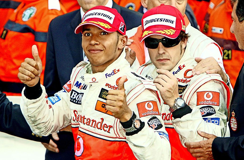 2007: Am 24. November 2006 bestätigt McLaren, dass Formel-1-Neuling Lewis Hamilton im kommenden Jahr ein Stammcockpit im Silberpfeil von McLaren-Mercedes erhalten wird.