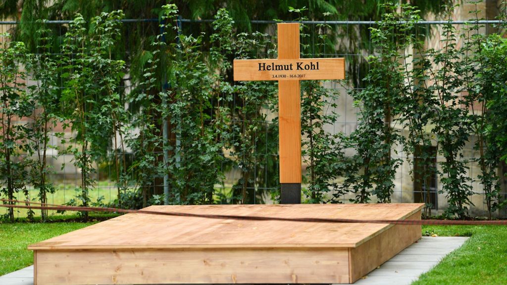 Verstorbener Altkanzler: Videokamera überwacht Grab von Helmut Kohl