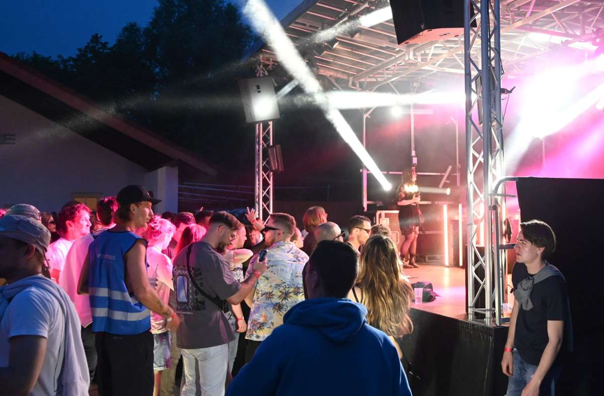 Namhafte DJs, die sich in der Stuttgarter Clubszene einen Namen gemacht haben, legten beim Rave in Benningen auf.