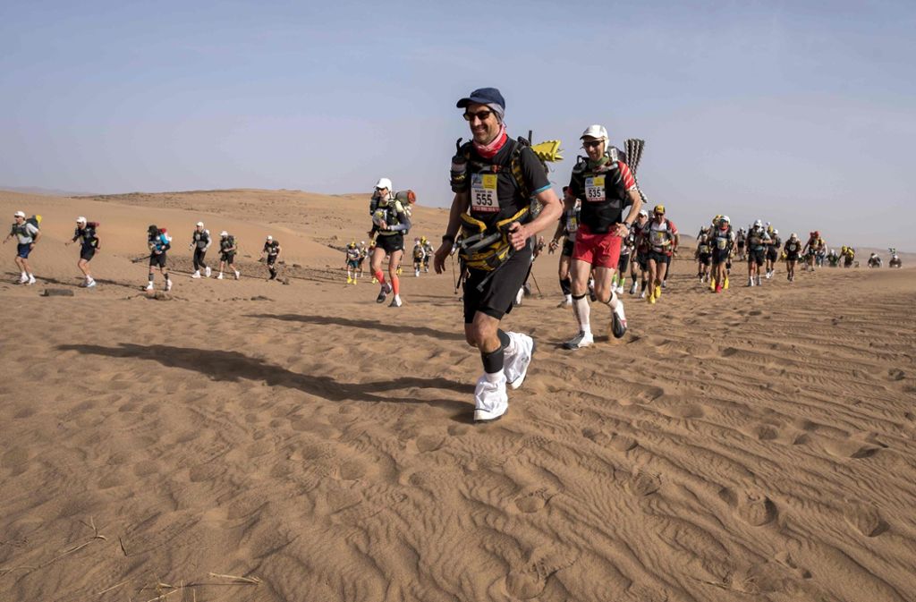 ... oder die Extremsportler laufen auf dem heißen Sand der Sahara.