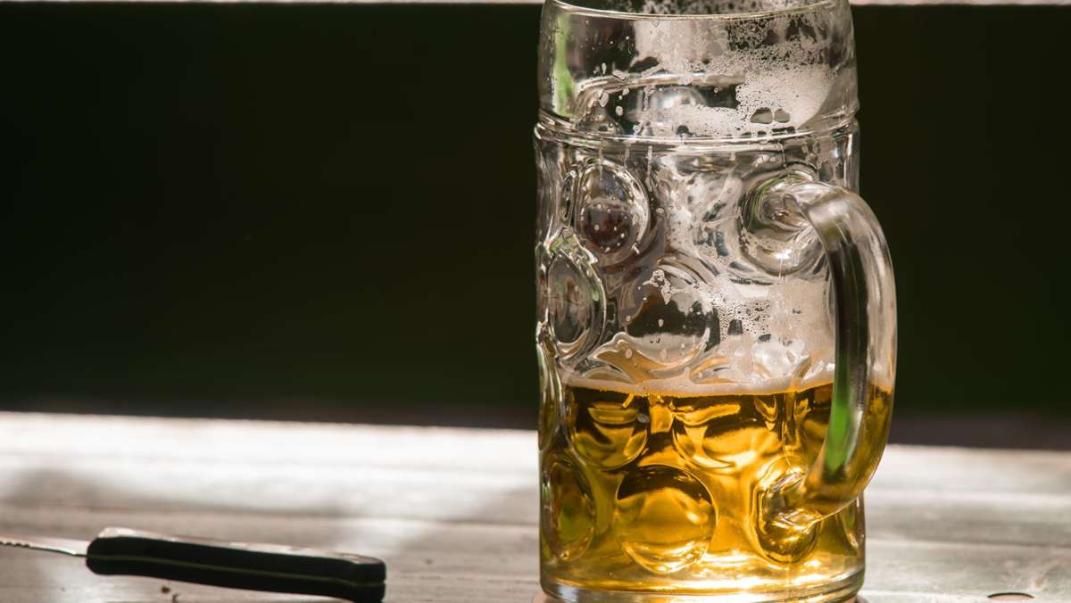  Gastronomen aus Bietigheim-Bissingen haben im März ihr Bier verschenkt, weil es abzulaufen drohte. Viele Biertrinker haben das Bier nicht einfach genommen, sondern auch etwas für den guten Zweck gespendet. 