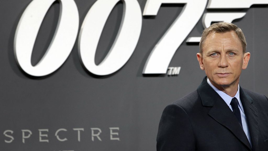  Ein britischer Moderator macht sich über James-Bond-Darsteller Daniel Craig lustig, weil der sein Baby im Tragetuch durch die Welt schaukelt – und die Reaktionen überschlagen sich. 