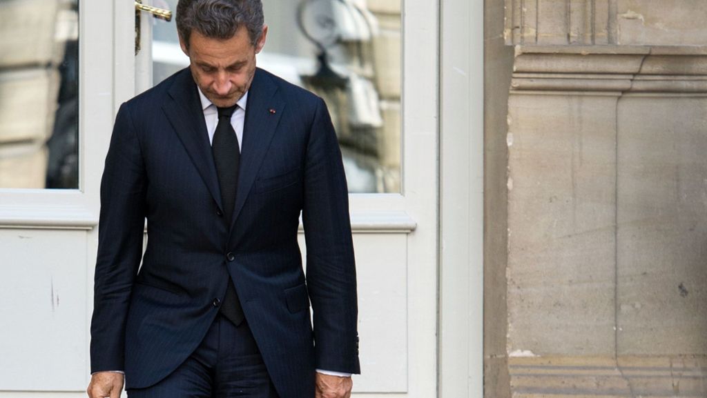  Der frühere französische Präsident Nicolas Sarkozy soll versucht haben, einen Staatsanwalt am Oberstem Gerichtshof zu bestechen. Nun muss er sich vor Gericht verantworten. 