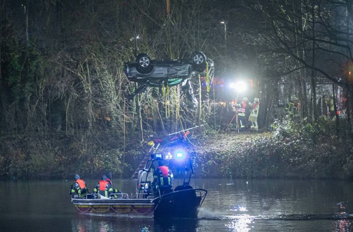 Auto landet im Neckar – Mann stirbt bei Unfall