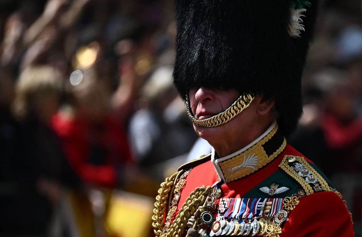 Prinz Charles nahm die Parade anstelle seiner Mutter ab.
