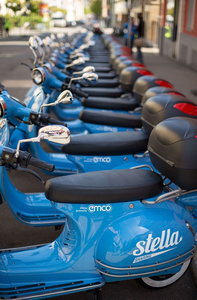 Ende April dieses Jahres rüsteten die Stadtwerke Stuttgart die Flotte ihrer „Stella“-Roller auf. Nun stehen 75 der blauen Elektro-Flitzer in der Landeshauptstadt zur Verfügung.