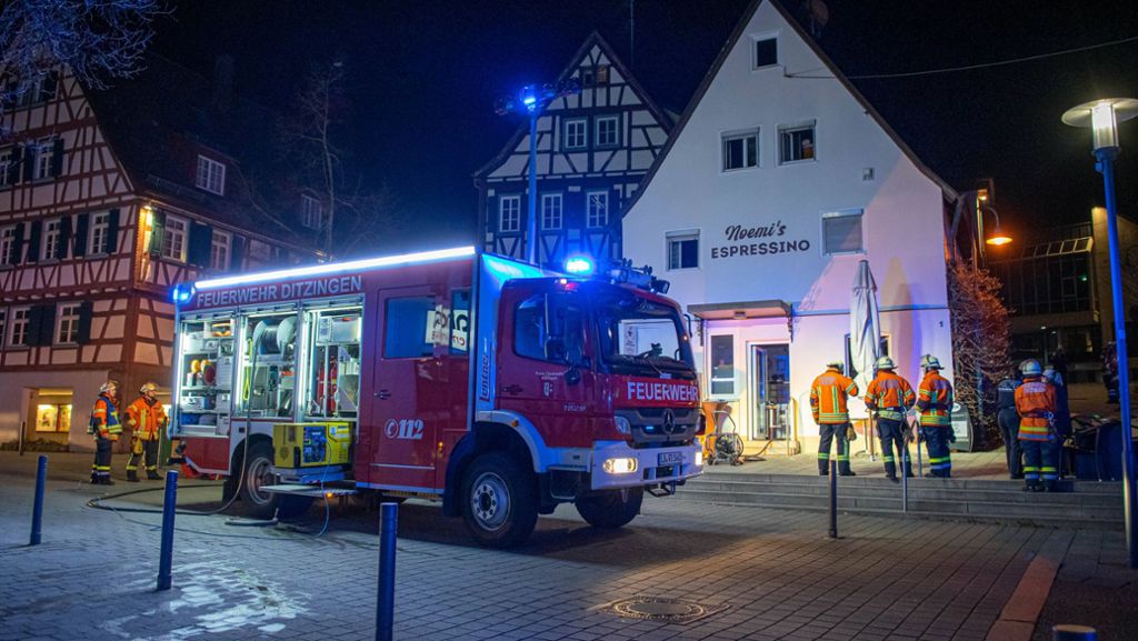 Anschlag in Ditzingen: Mann wirft Brandsatz in Café