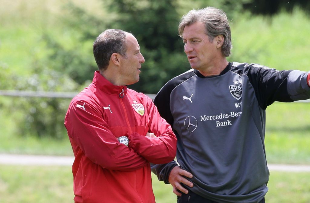 Kienle mit Walter Thomae (re.), dem Co-Trainer des VfB II.