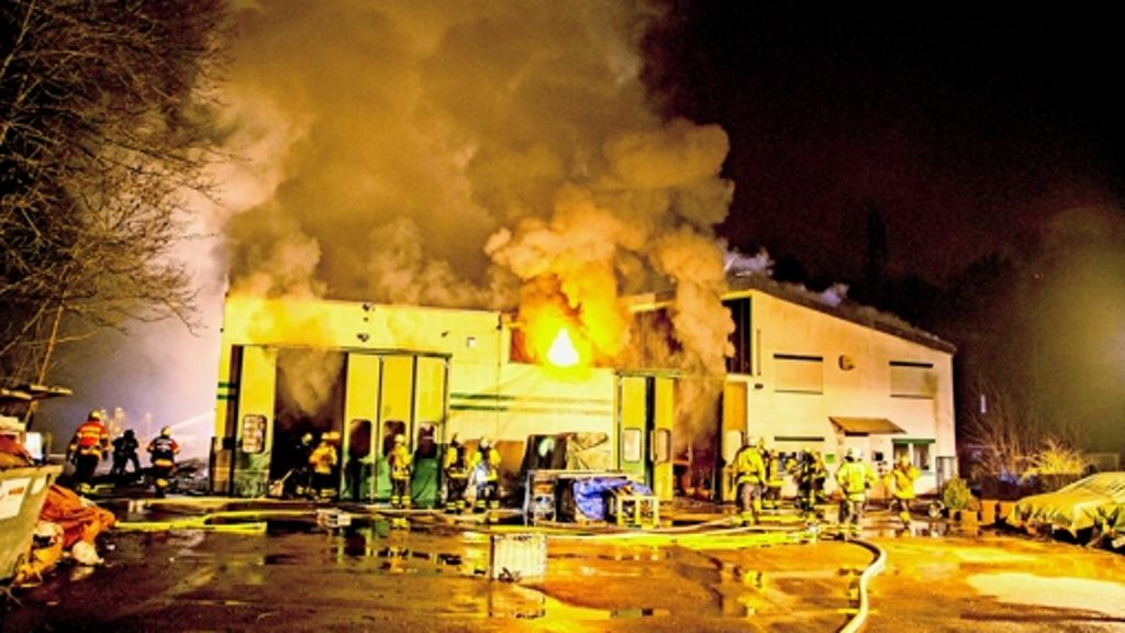 Prozess um Großbrand in Schwieberdingen: Brand in Lagerhalle: 18-Jähriger verurteilt