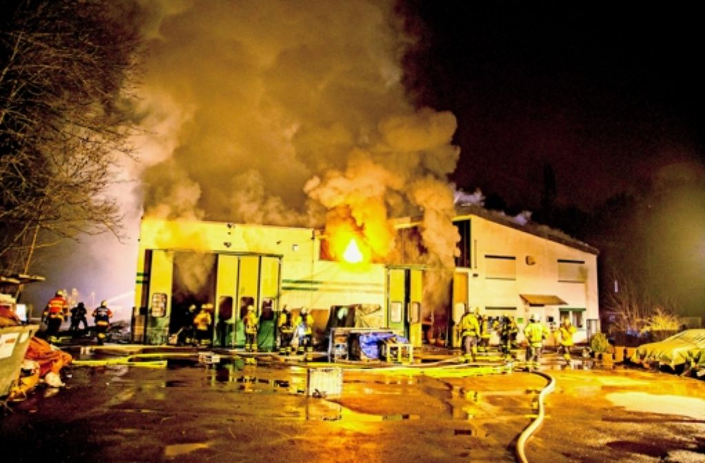Die Lagerhalle in Schwieberdingen brannte lichterloh. Foto: 7aktuell/Archiv